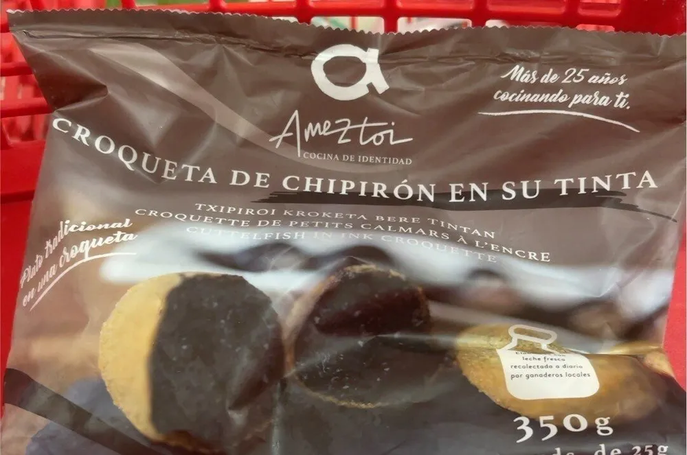 Croqueta de chipiron en su tinta