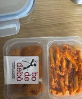 Macarroned a la Boloñesa y Nuggets de Pollo Fritos