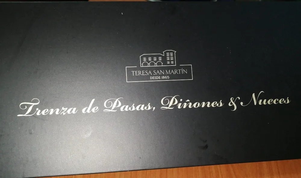 Trenza de pasas, piñoñes y nueces