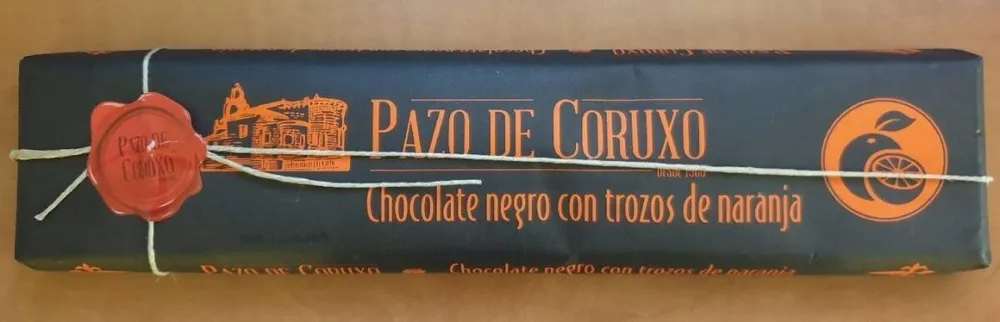 Chocolate negro con trozos de naranja