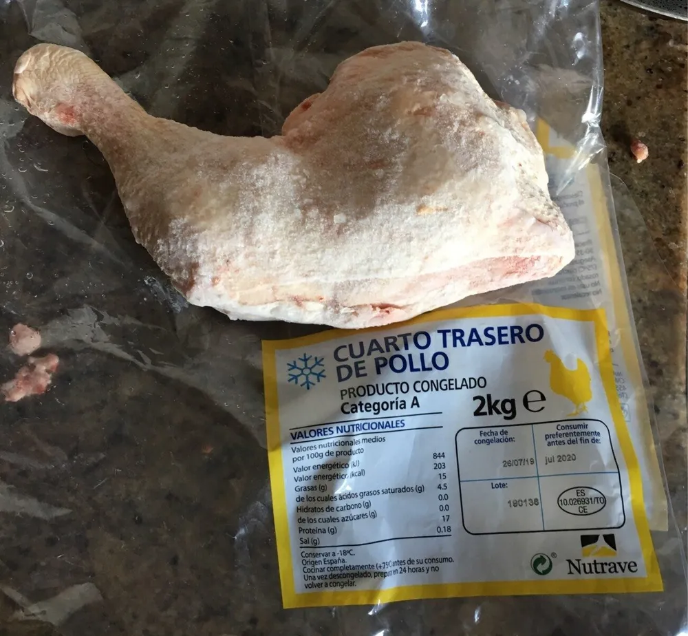 Cuartos traseros de pollo congelados