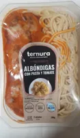Albóndigas con pasta y tomate