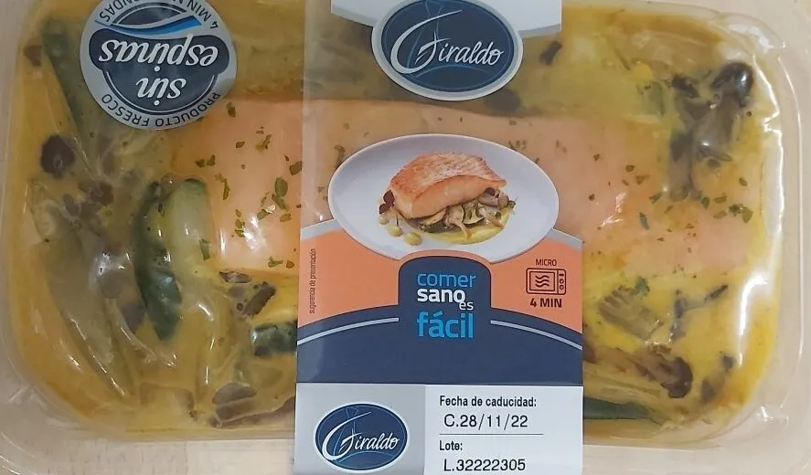Salmón con setas y calabacín al curry