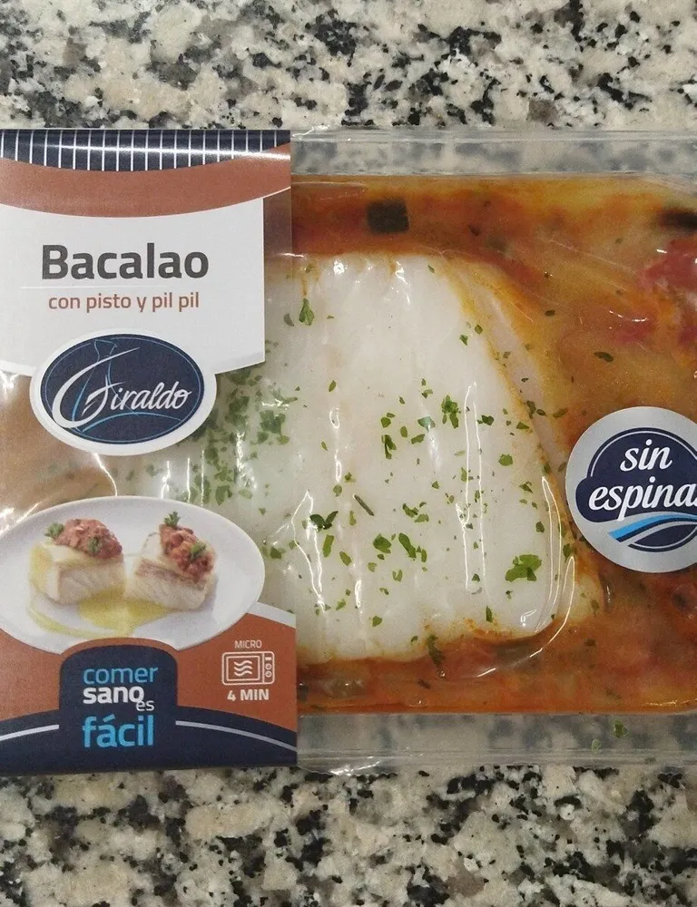 Bacalao con pisto y pil pil