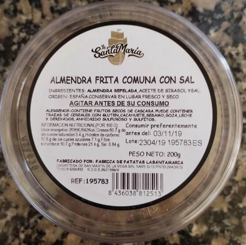 Almendra frita comuna con sal
