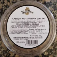 Almendra frita comuna con sal