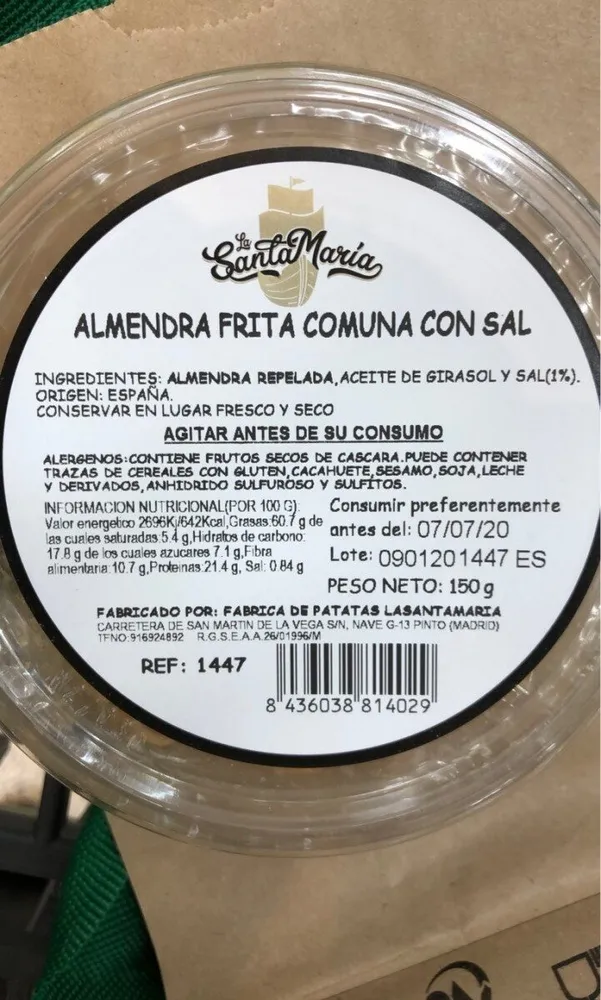 Almendra frita comuna con sal