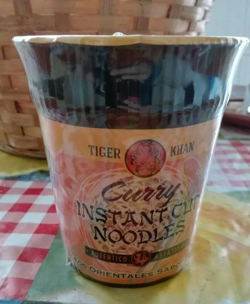 Instant noodles curry