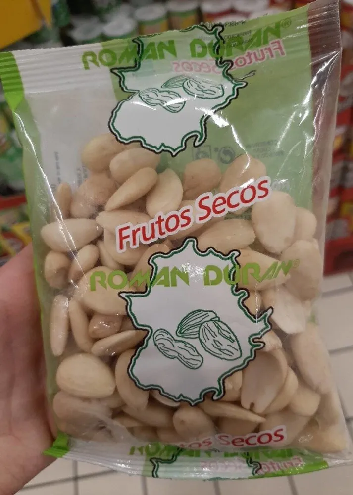 Almendra repelada cruda