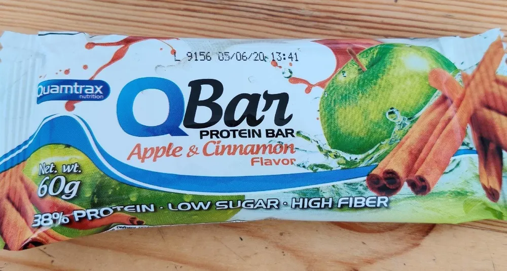 QBar protein bar Apple & cinnamon