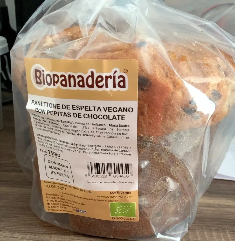 Panettone de espelta vegano con pepitas de chocolate