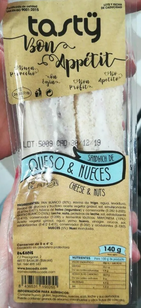 Sandwich de queso y nueces