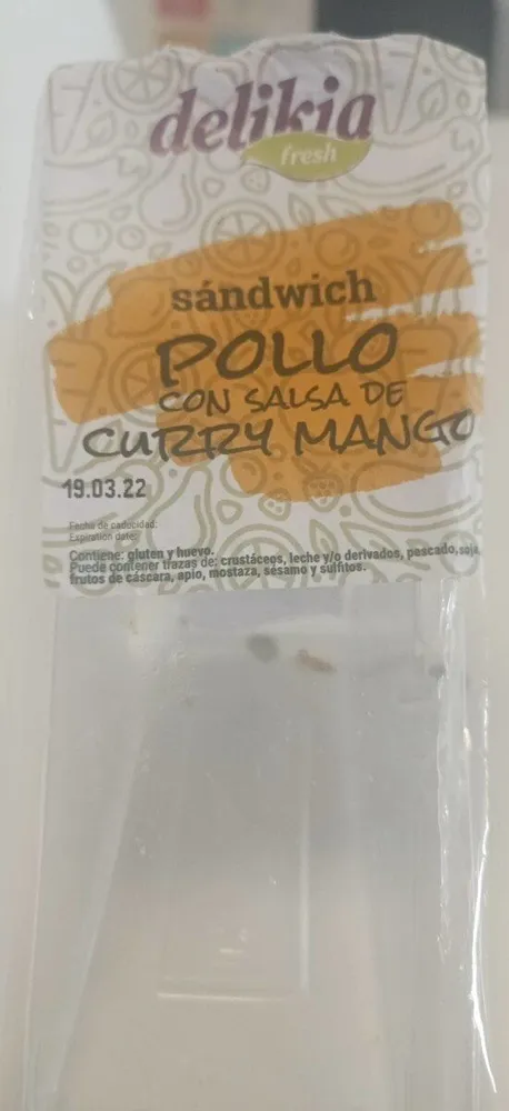 Sandwich de pollo con salsa curry mango