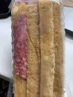 Sándwich mozzarella and pesto salami