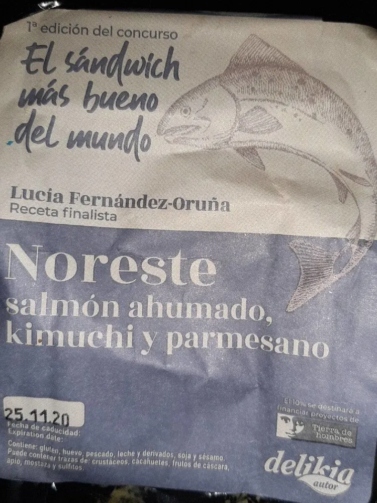 Sándwich Noroeste salmón ahumado, kimuchi y parmesano