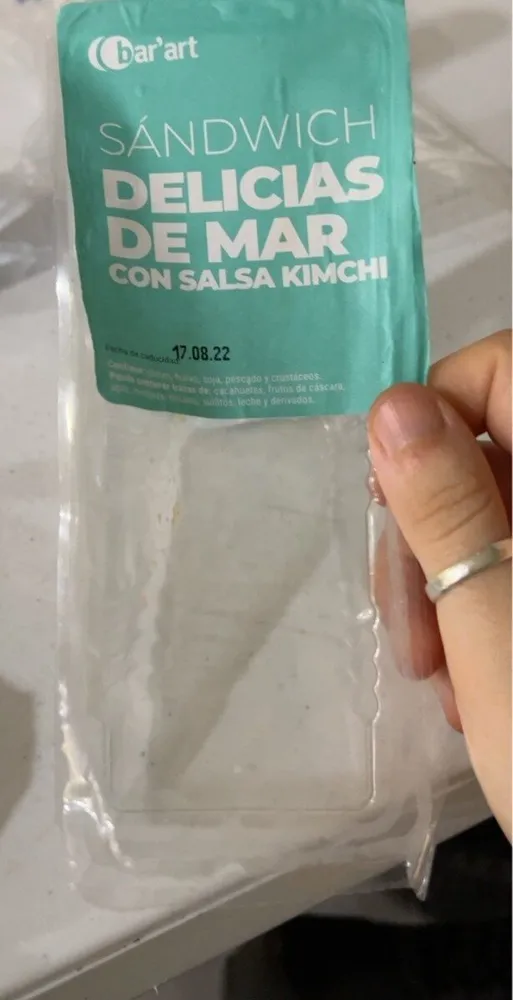 Sándwich delicias del mar con salsa kimchi