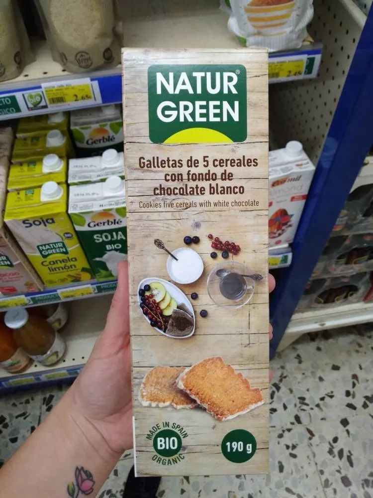 Galletas de 5 cereales con fondo de chocolate blanco