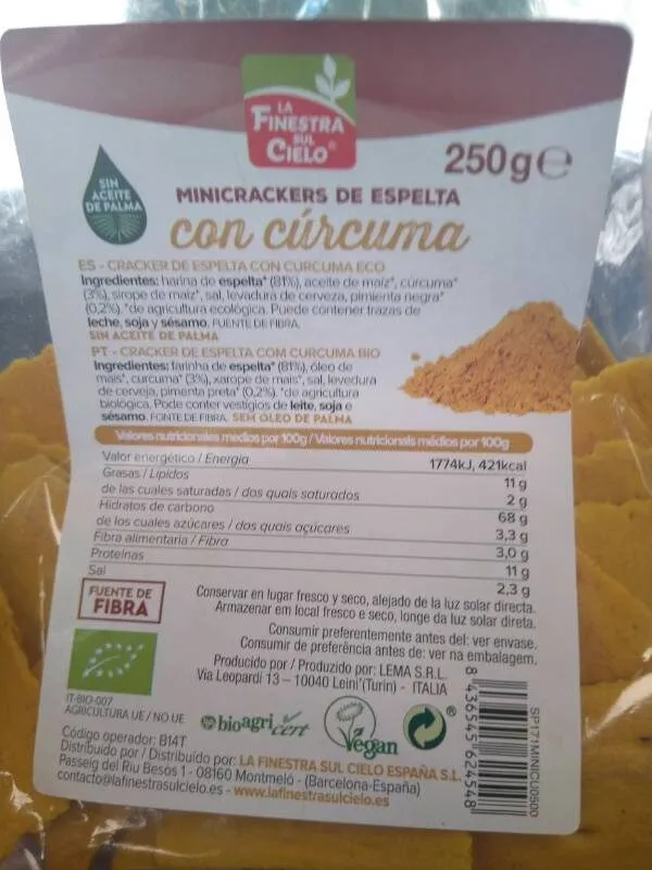Minicrackers de espelta con cúrcuma