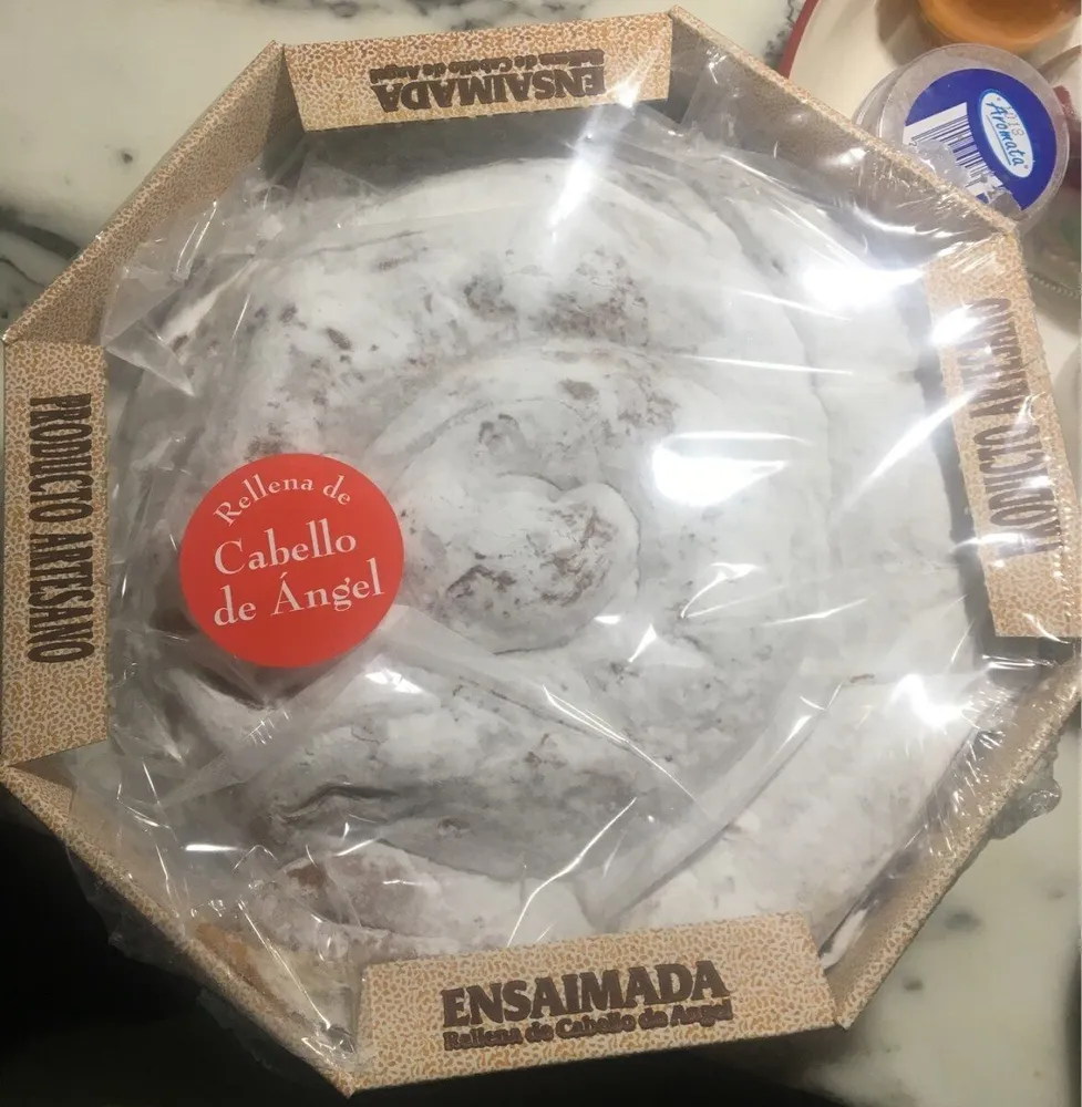 Ensaimada rellena de cabello de ángel