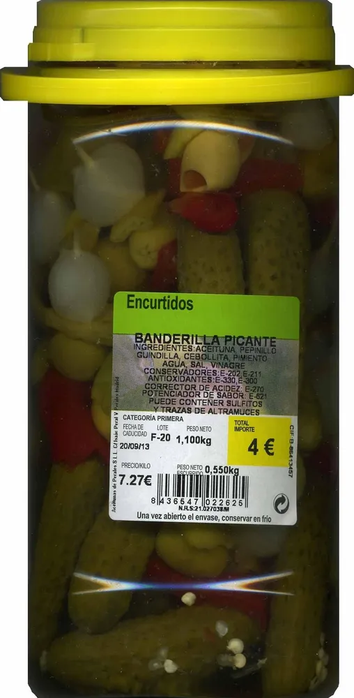 Surtido de encurtidos en banderillas