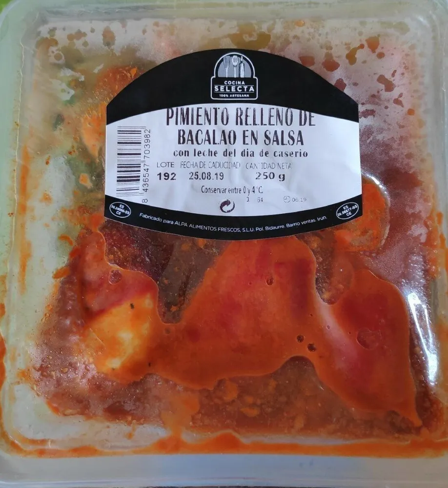 Pimiento relleno de bacalao en salsa