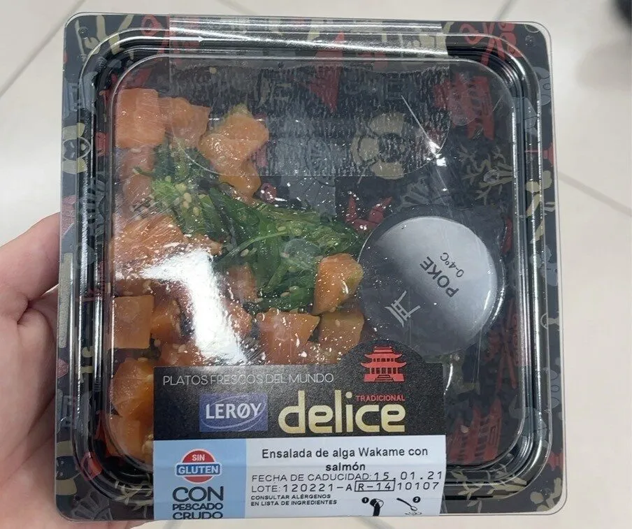 Ensalada alga wakame con salmon