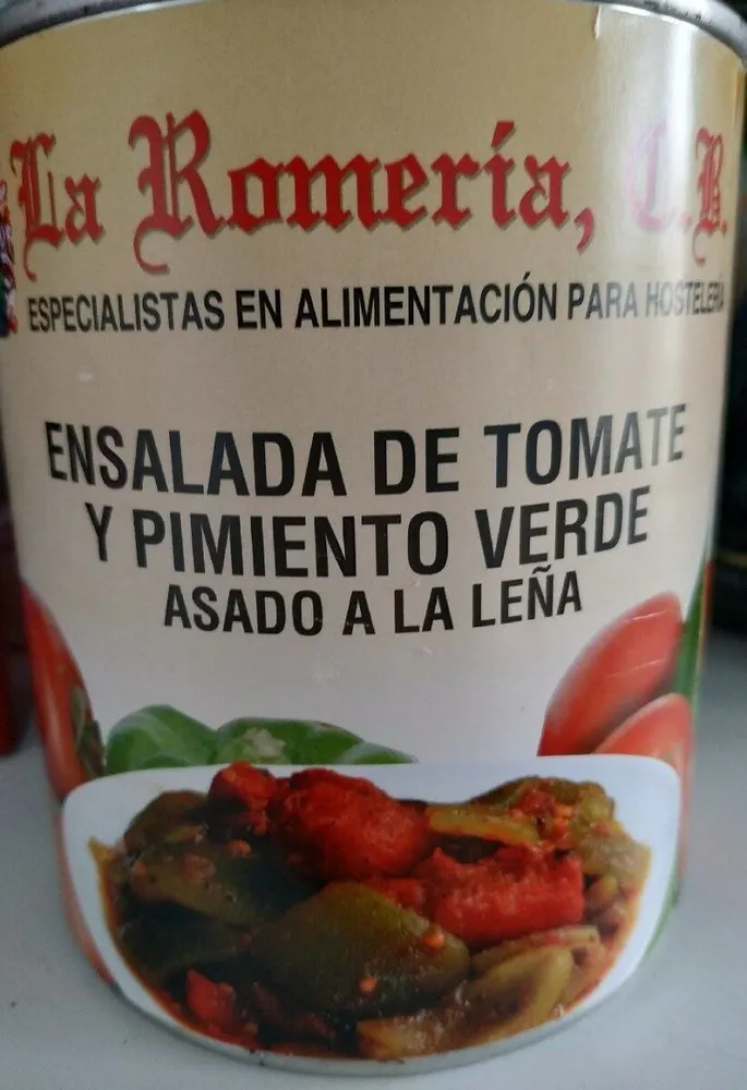 Ensalada de tomate y pimiento verde asado a la leña