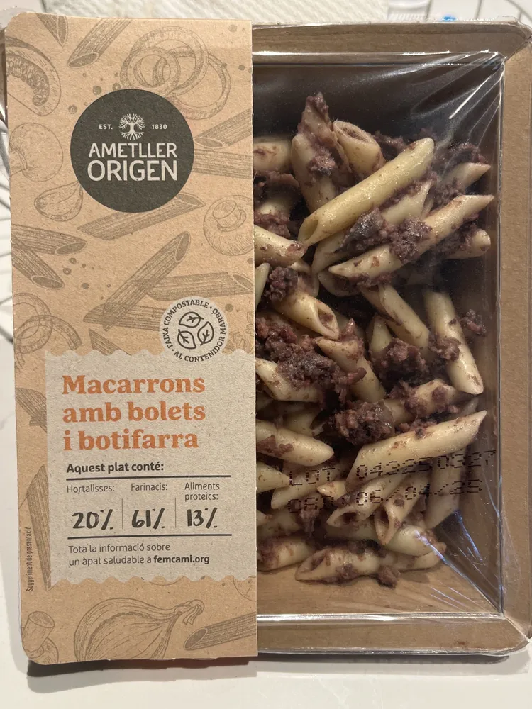 Macarrons amb bolets i botifarra
