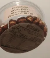 Avellana cruda