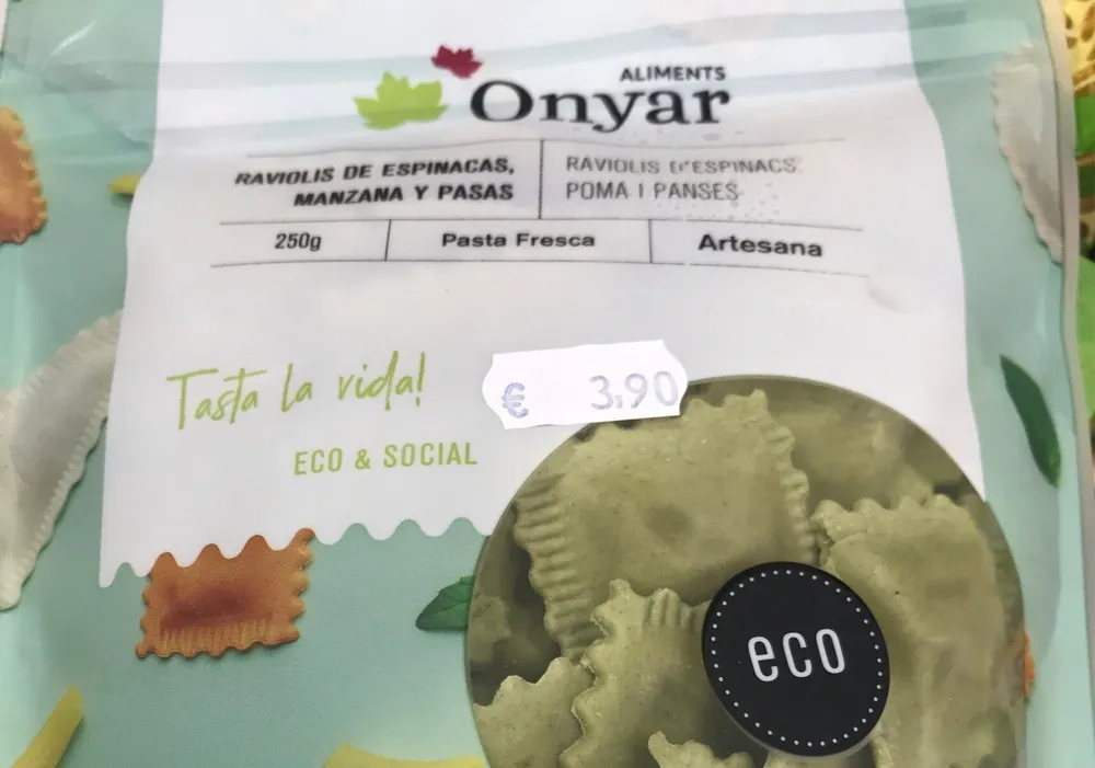 Raviolis de espinacas, manzana y pasas