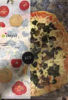 Pizza de espinacas y champiñones
