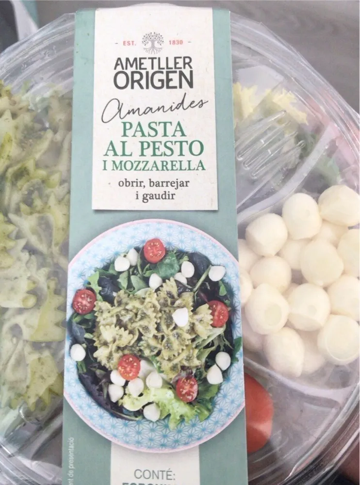 Ensalada pasta al pesto y mozzarella