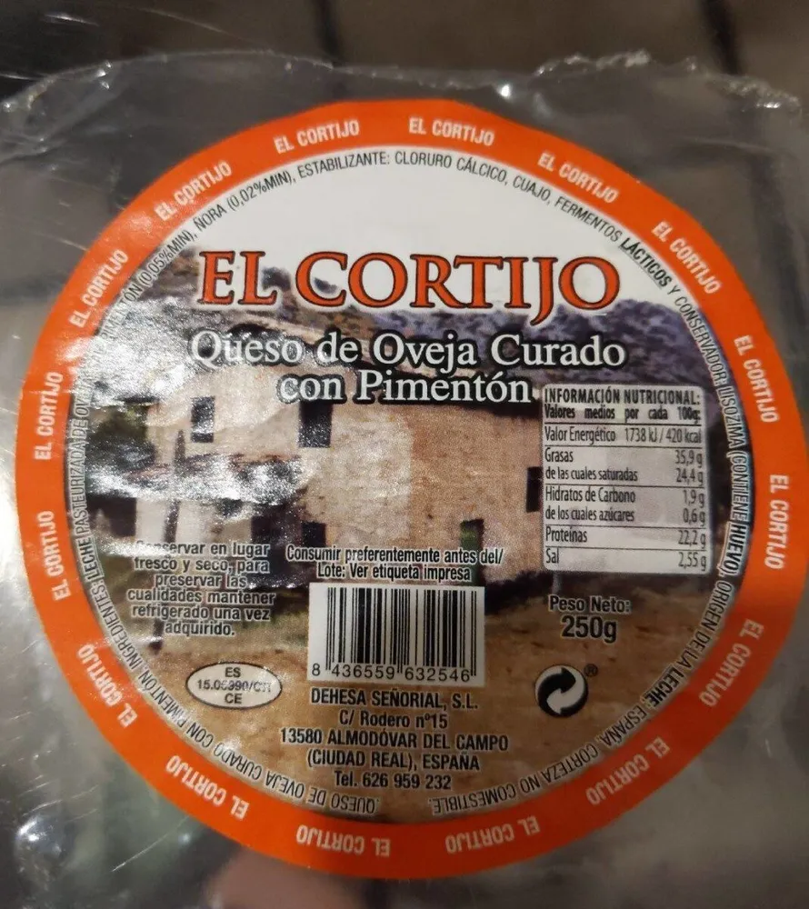 Queso de oveja curado con pimenton