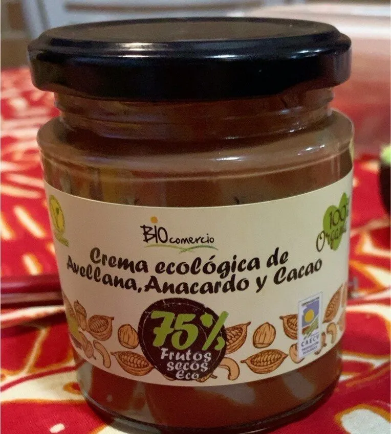 Crema ecologica de avellanas, anacardos y cacao