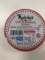 Yogur con mermelada de fresa