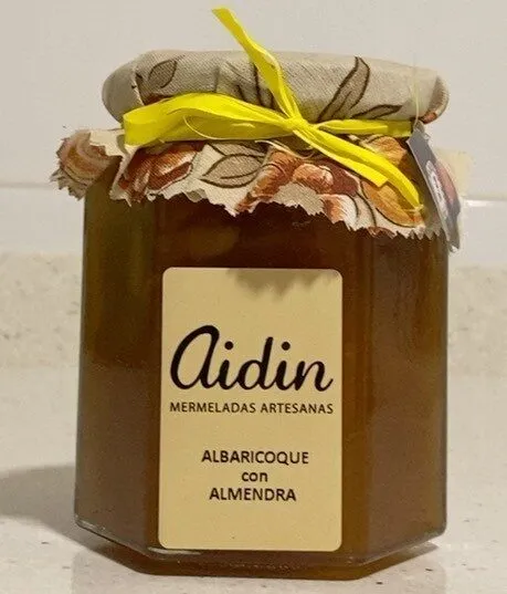 Mermelada artesana de albaricoque con almendra
