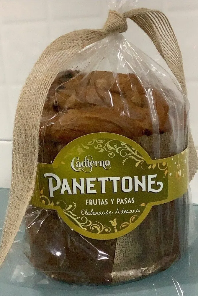 Panettone con frutas y pasas