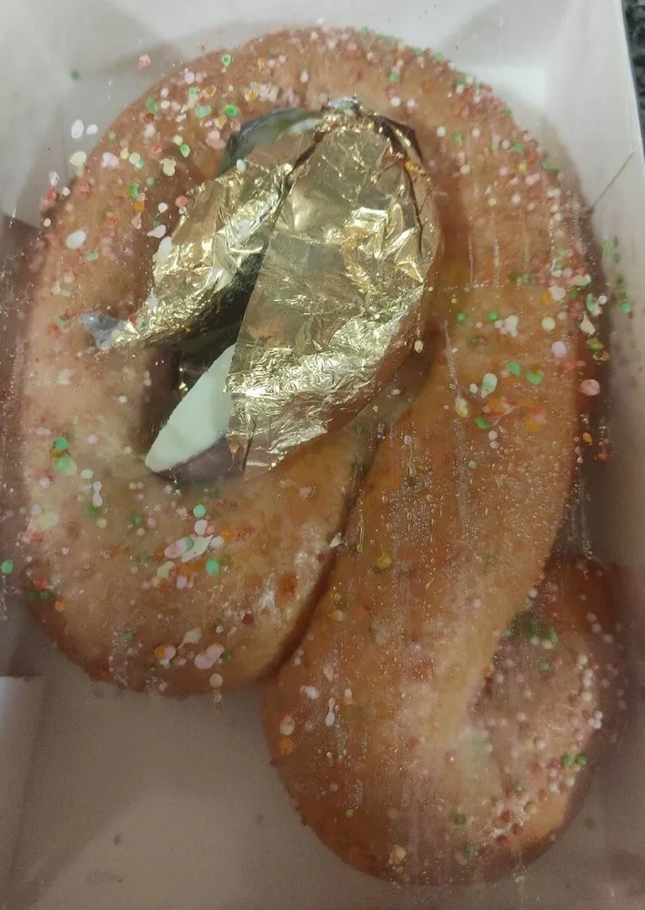 Mona de Pascua con huevo de chocolate sorpresa