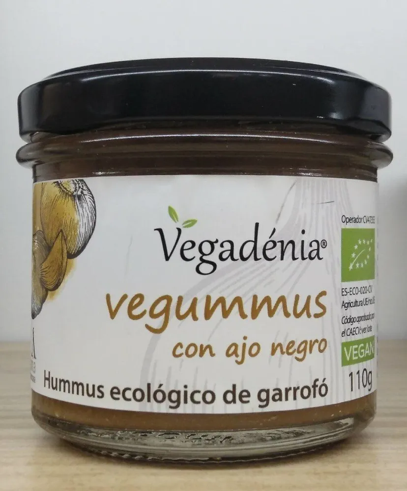 Hummus ecológico de garrofó con ajo negro