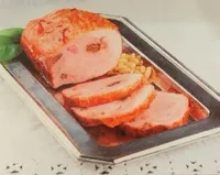 Roti de pollo asado con dátiles y bacon