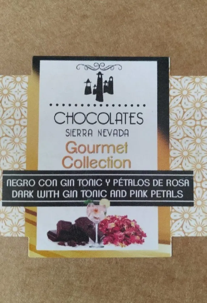 Chocolate negro con gin tonic y pétalos de rosa