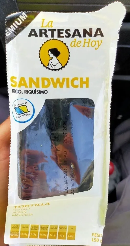 Sandwich rico, riquísimo - omelette, ham & cheese