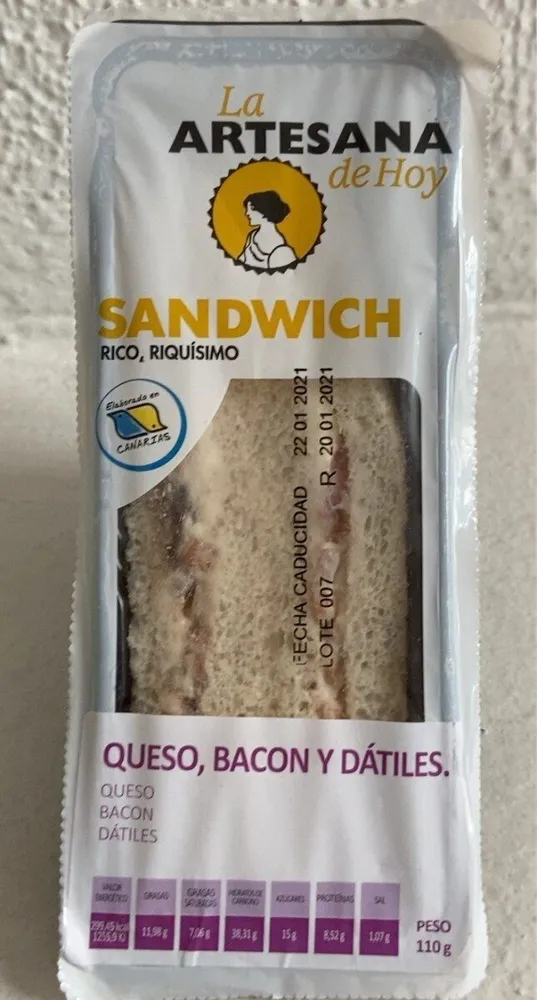 Sándwich bacon, dátiles y queso