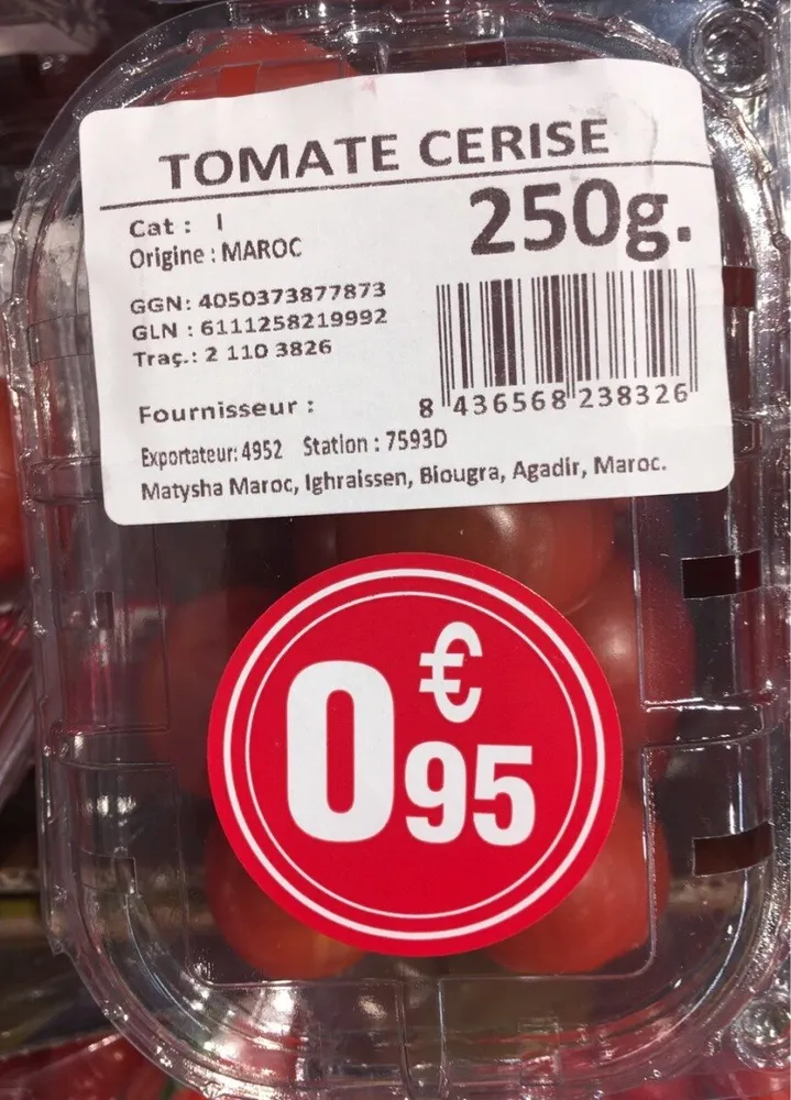 Tomate cerise allongée