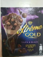 Cono de helado sabor a trufa con salsa de cacao