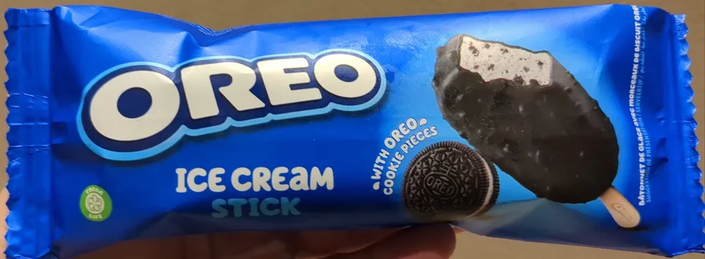ice cream with oreo cookie pieces