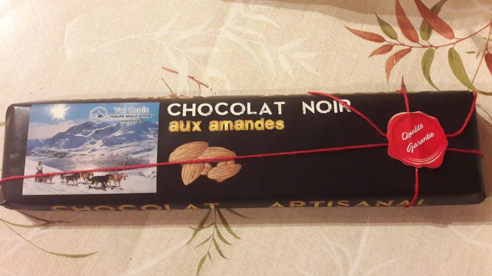 Chocolat noir artisanal aux amandes