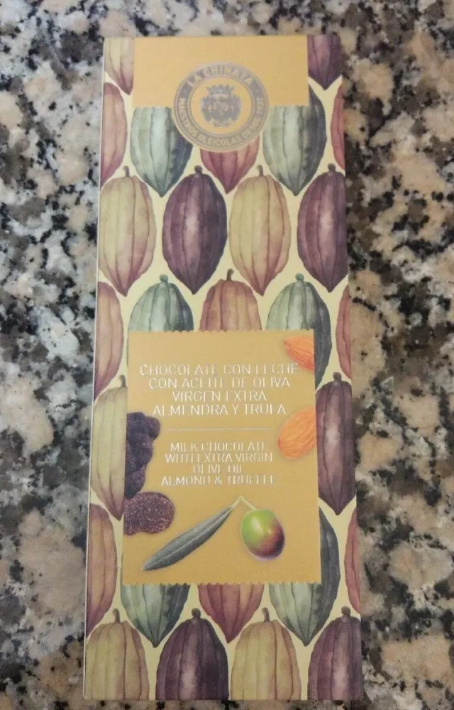 Chocolate con leche con aceite de oliva, almendra trufa