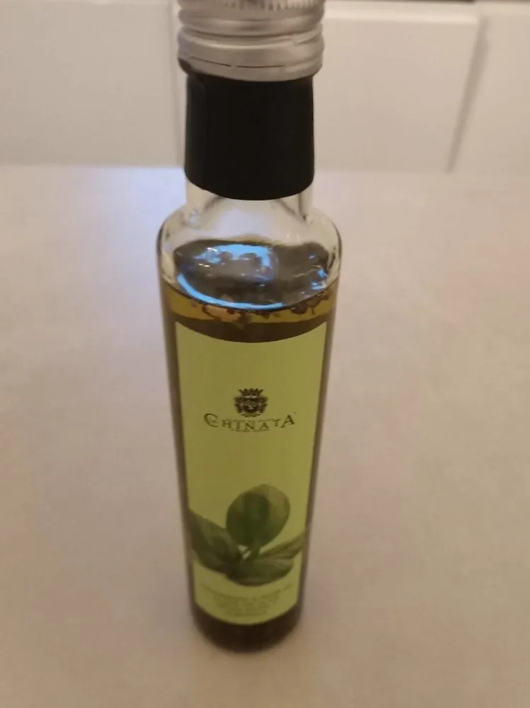 Aceite virgen extra y albahaca
