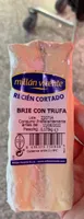 brie con trufa  recién cortado